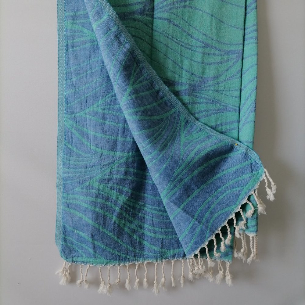 NWT Nova Blue Unisex Blue Leaf Pattern Turkish Shawl Size 35 in X 68 in